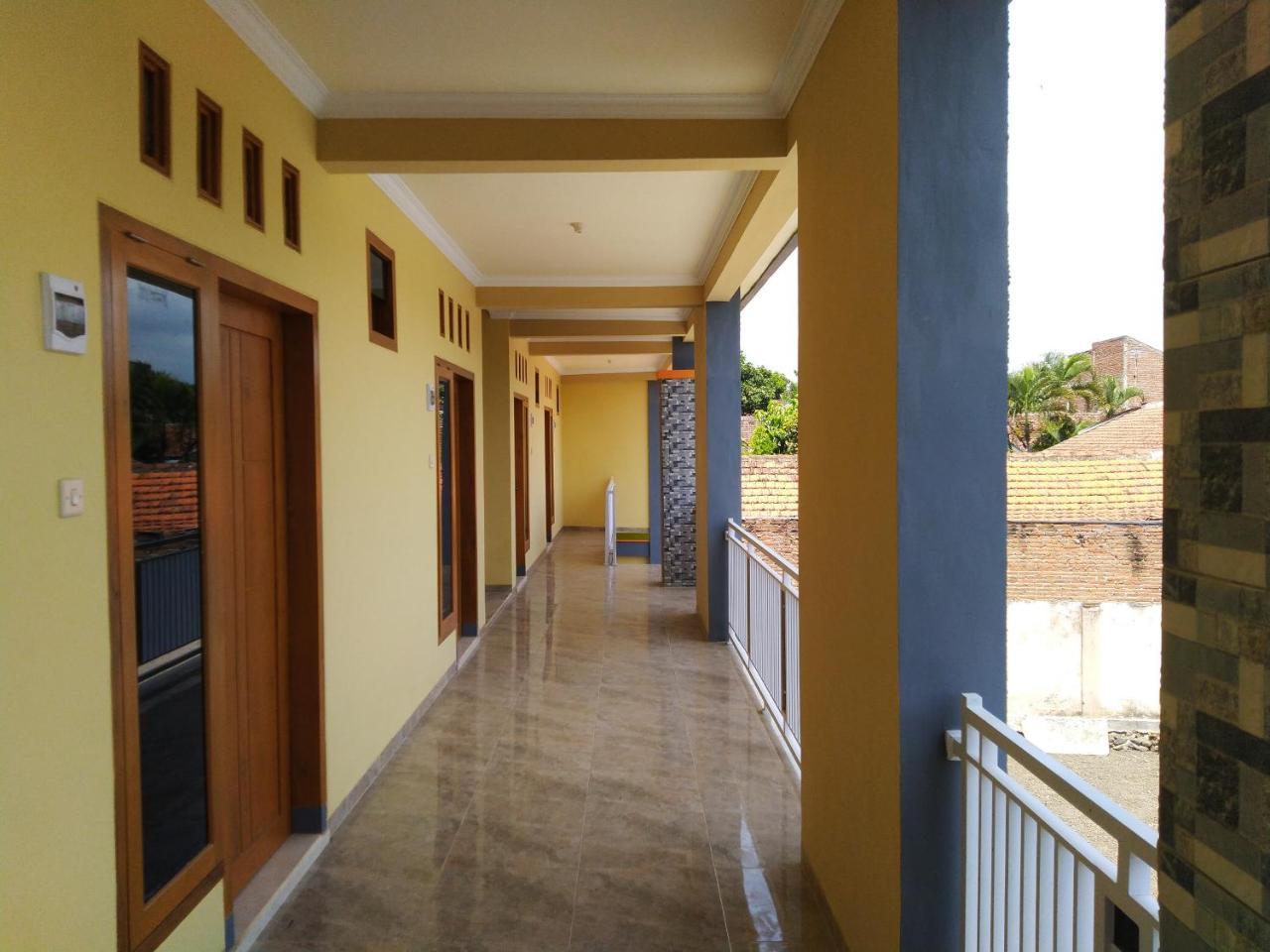 R3 Brawijaya Homestay Banyuwangi  Exterior photo