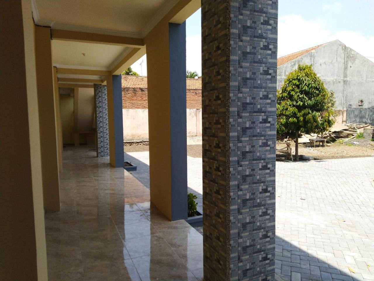 R3 Brawijaya Homestay Banyuwangi  Exterior photo