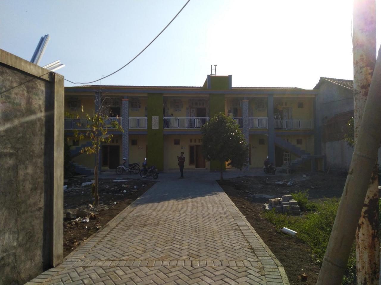R3 Brawijaya Homestay Banyuwangi  Exterior photo