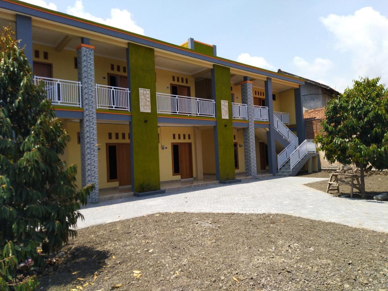 R3 Brawijaya Homestay Banyuwangi  Exterior photo