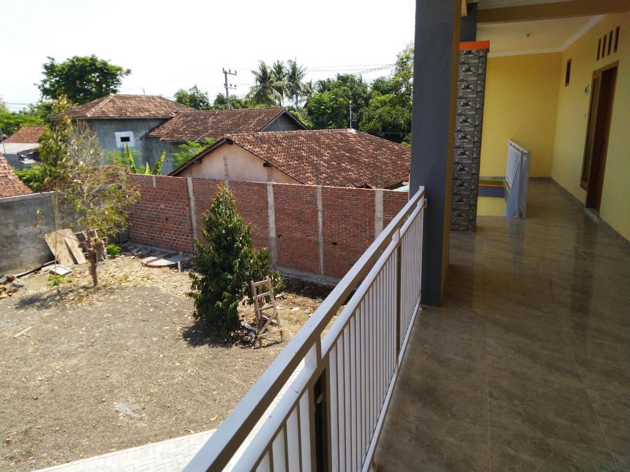 R3 Brawijaya Homestay Banyuwangi  Exterior photo