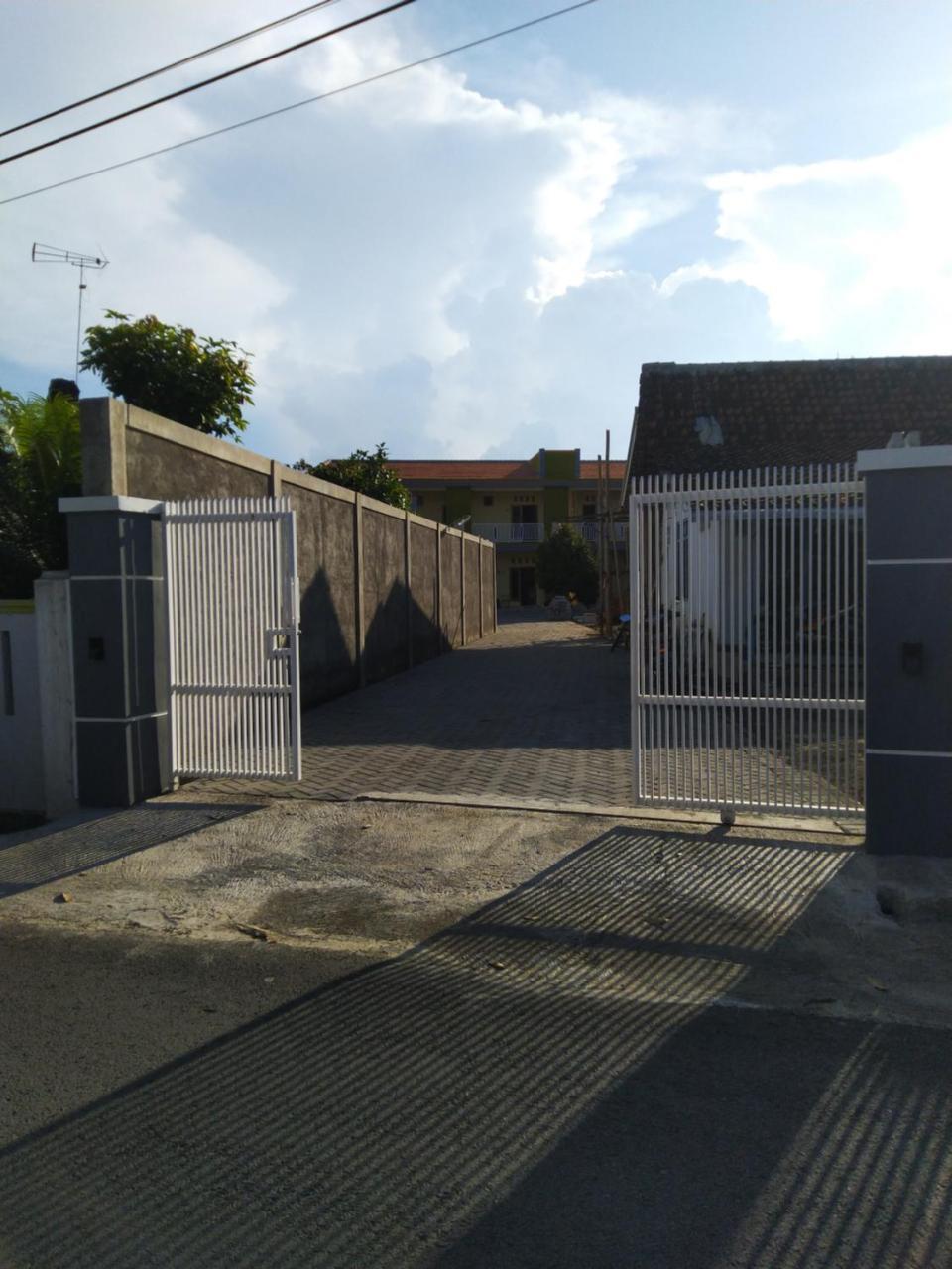 R3 Brawijaya Homestay Banyuwangi  Exterior photo