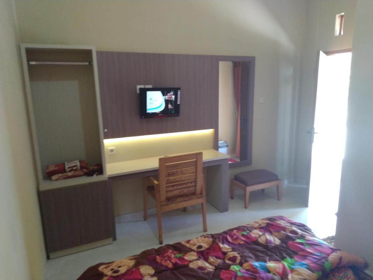 R3 Brawijaya Homestay Banyuwangi  Exterior photo
